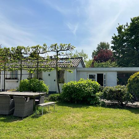 Tiny House In Tuin Van De Statige Villa Mariahof Dordrecht Exterior foto