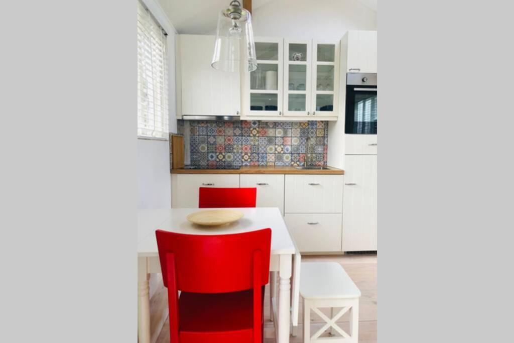Tiny House In Tuin Van De Statige Villa Mariahof Dordrecht Exterior foto