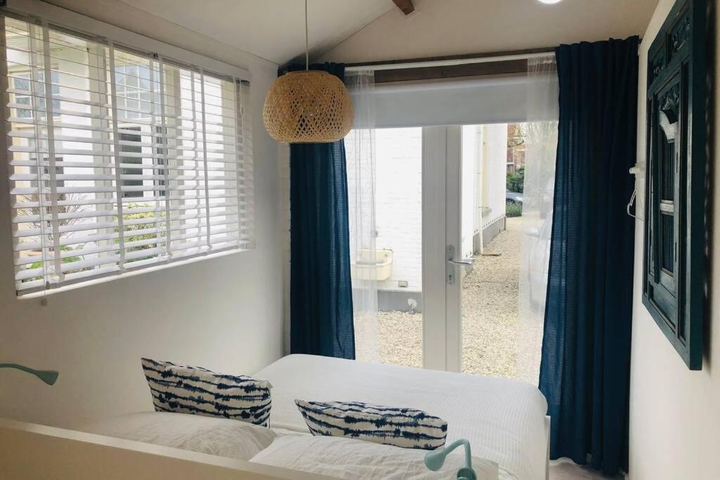 Tiny House In Tuin Van De Statige Villa Mariahof Dordrecht Exterior foto
