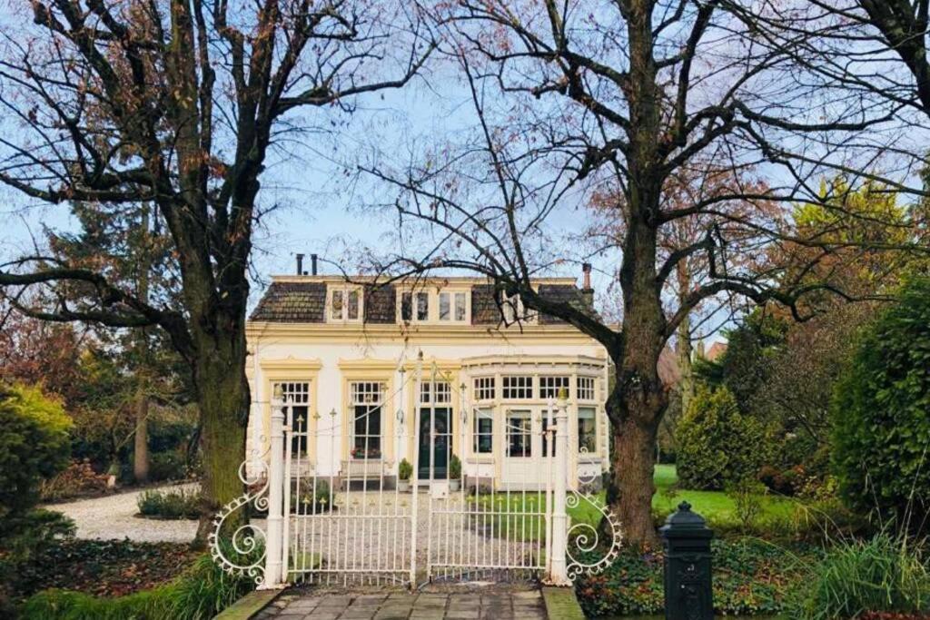 Tiny House In Tuin Van De Statige Villa Mariahof Dordrecht Exterior foto