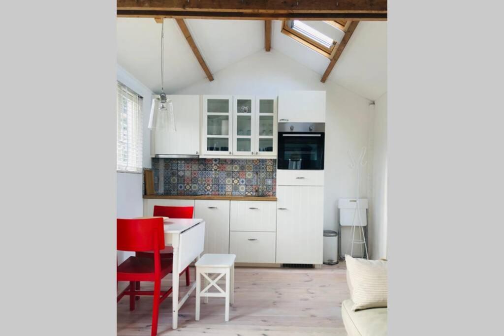 Tiny House In Tuin Van De Statige Villa Mariahof Dordrecht Exterior foto
