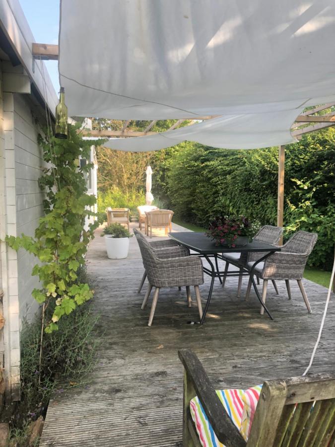 Tiny House In Tuin Van De Statige Villa Mariahof Dordrecht Exterior foto