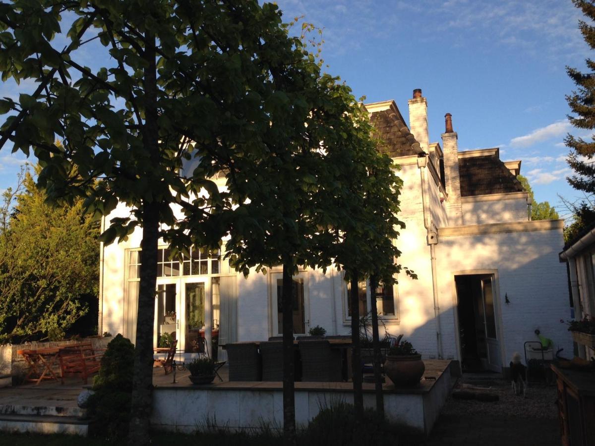 Tiny House In Tuin Van De Statige Villa Mariahof Dordrecht Exterior foto
